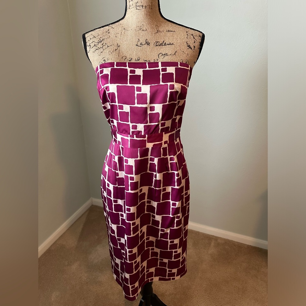 Banana Republic Strapless Knee Length Dress Size 6. Deep Pink.